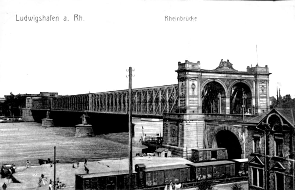 Die Konrad Adenauer Brücke zwischen MA und LU